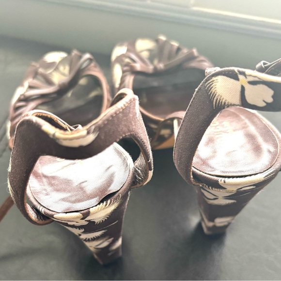 Gucci Floral Print Platform - Picture 9 of 12